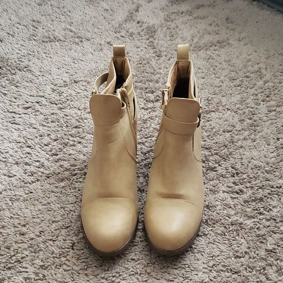 Wet Seal Women Tan Buckle Booties Size 10 - Picture 2 of 9
